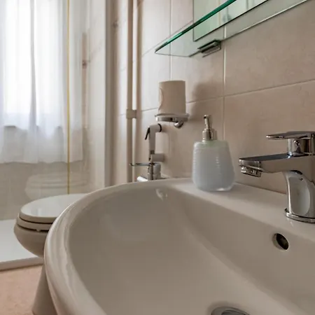 Pit Stop, Con Bagno Privato, Parcheggio E Clima *