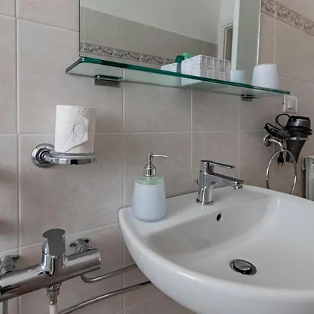 홈스테이 Pit Stop, Con Bagno Privato, Parcheggio E Clima 피사