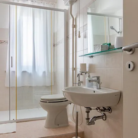 홈스테이 Pit Stop, Con Bagno Privato, Parcheggio E Clima *